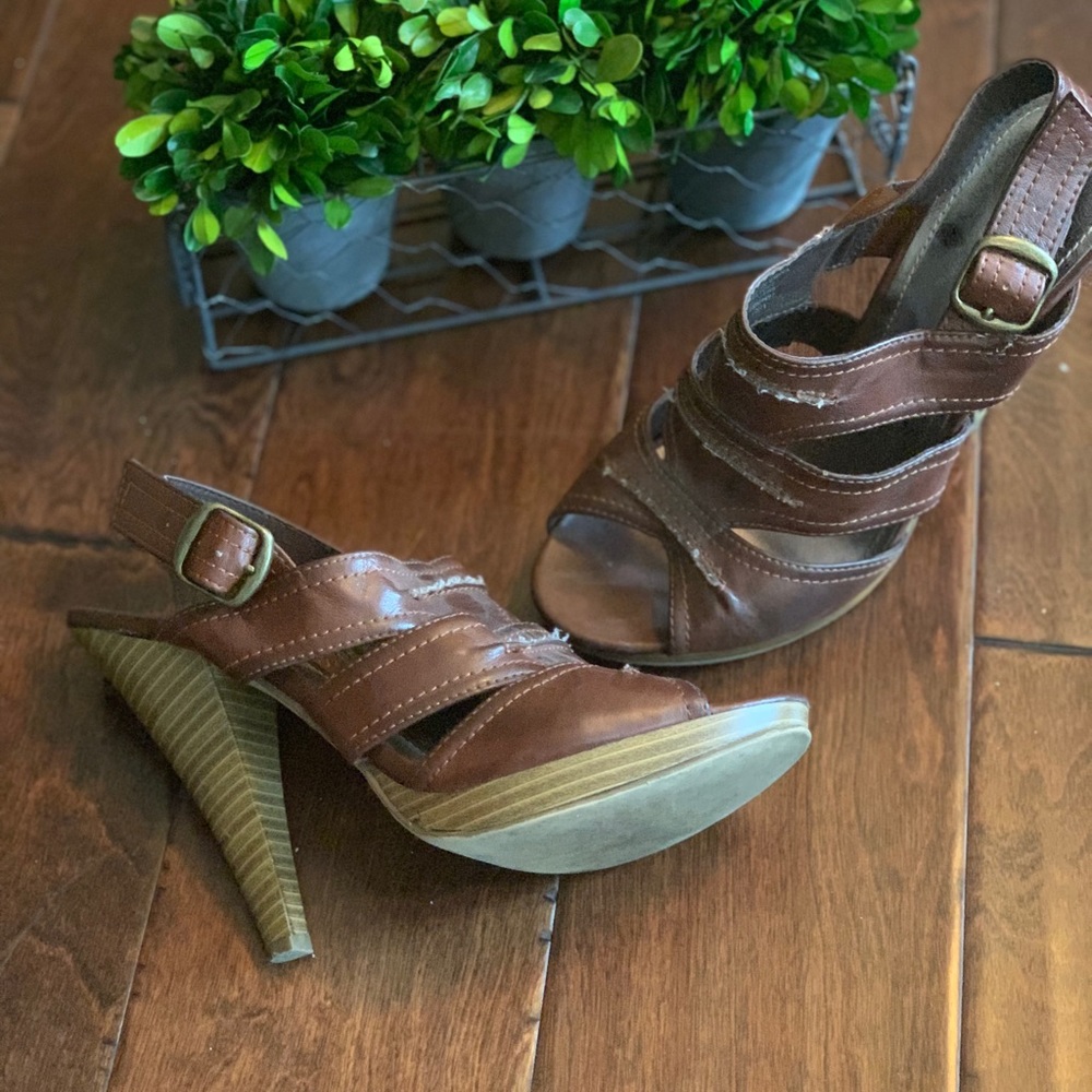 Target heels - Picture 2 of 2